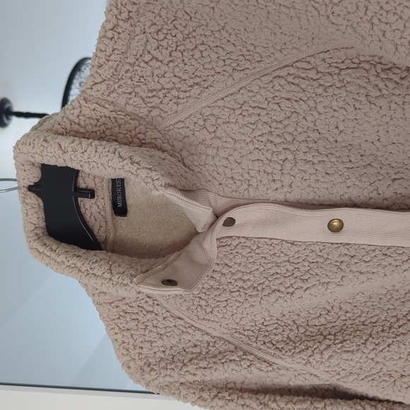 Women's Sherpa Jacket - Picture 2 of 6